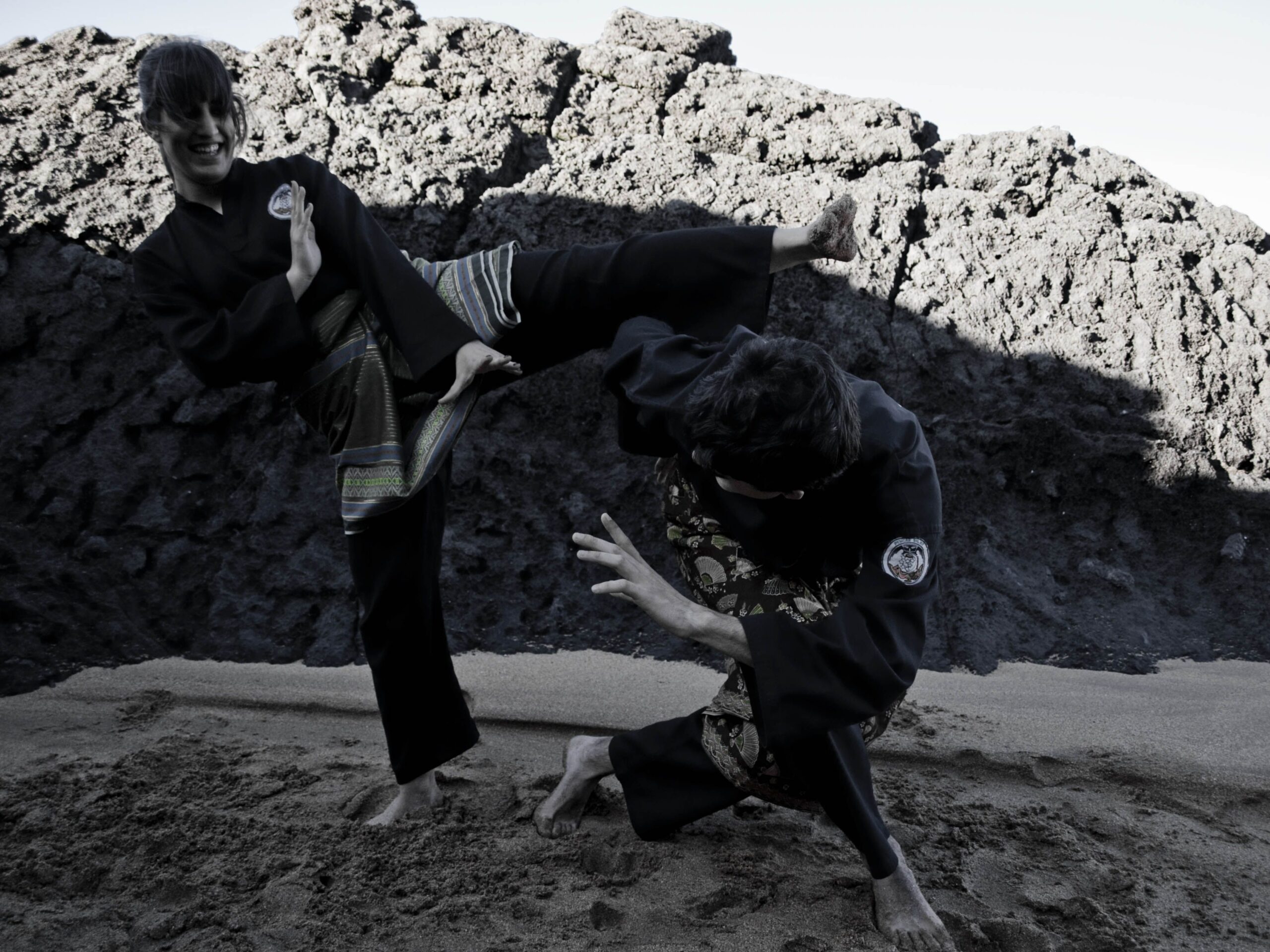 Patada de Pencak Silat durante el entrenamiento en Laga